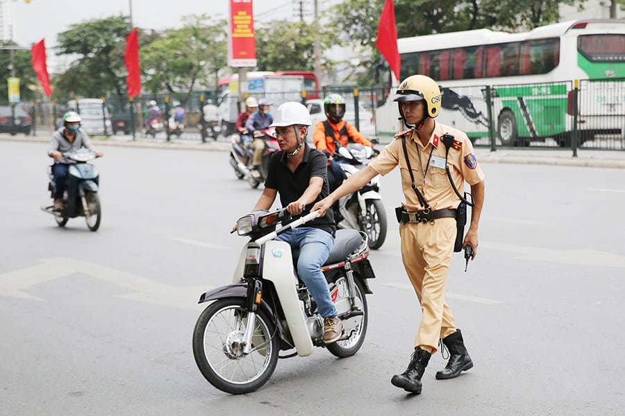 Nằm mơ thấy công an bắt đánh con gì và mang điềm báo gì?